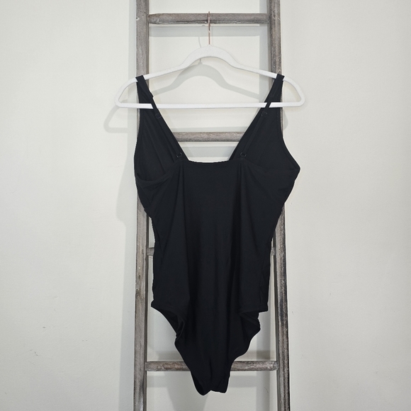 ⭐️40% Off⭐️ Old Navy Twist Front Black One Piece Swimsuit - Picture 6 of 11